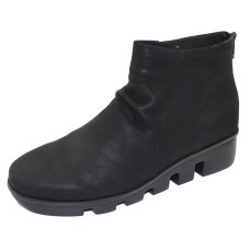 Lamour Des Pieds Women's Hadirat In Black Weathered Cowhide Leather