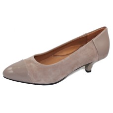 Lamour Des Pieds Women's Kishita In Taupe Suede/Patent Leather